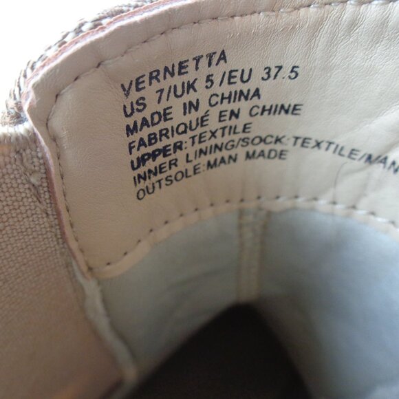 Just Fab Women's‎ Vernetta Chelsea Boot Taupe Mid Heels Calf Size 7 Excellent! - Picture 5 of 8